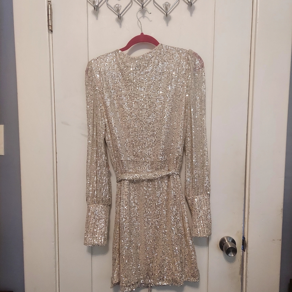 Woman Sequin long sleeve dress. R